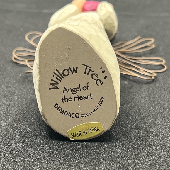 Willow Tree Angel of the Heart Figurine (Retired) - Picture 3 of 3